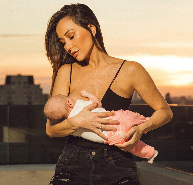 Sabrina Sato posta foto amamentando Zoe e promete doar seu leite: <i>Já comecei a armazenar</i>