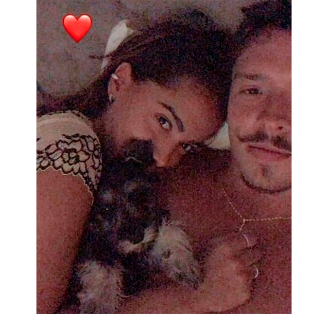Foto de Anitta coladinha em Ronan Souza viraliza na <i>web</i>, veja