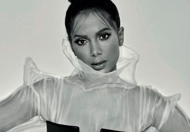 Vazam informações do novo álbum de Anitta, que chama <I>Game Over</I> e conta com parceria com Snoop Dogg