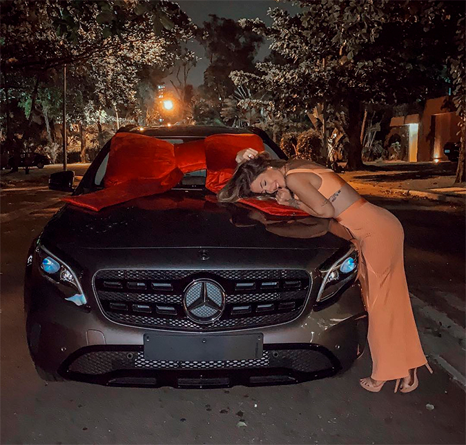 Gabi Brandt ganha carro de 160 mil reais de Saulo Pôncio e casal pede dinheiro para lua de mel