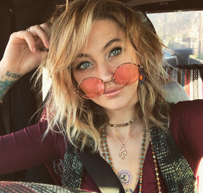 Paris Jackson é internada em clínica de reabilitação para cuidar de saúde mental, diz <i>site</i>