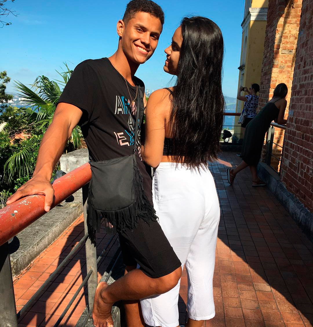 BBB 19: Namorada de Danrley desmente virgindade do <I>brother</I>: - <i>Fiquei sem graça</I>