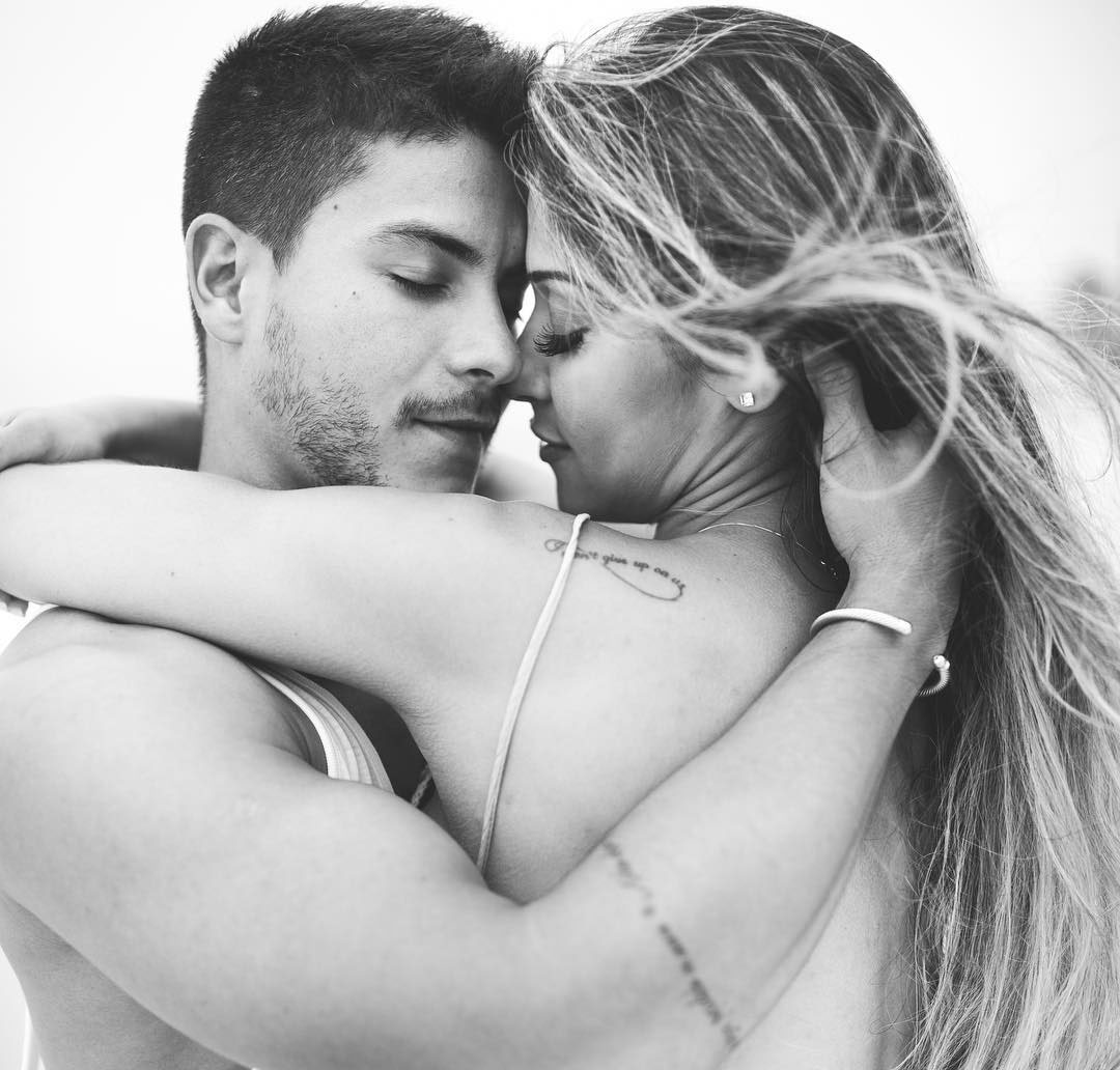Mayra Cardi revela que sai para encontro com Arthur Aguiar toda semana: - <I>É necessário</I>
