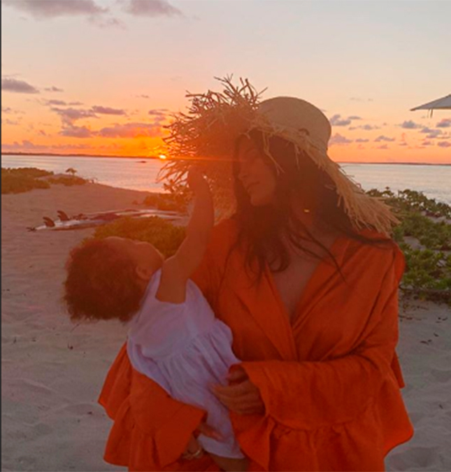 Kylie Jenner comemora primeiro aniversário da filha em lugar paradisíaco