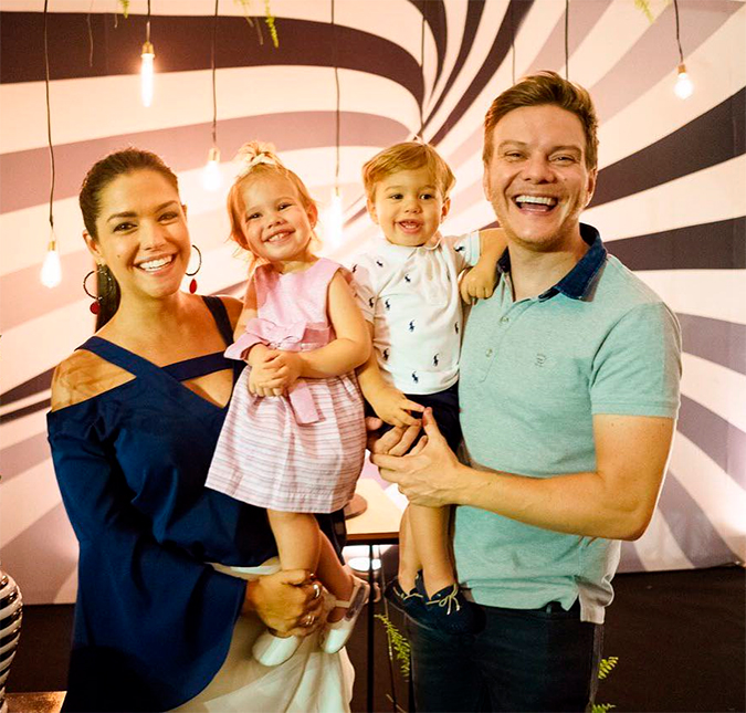 Michel Teló comemora aniversário ao lado da família e ganha homenagem de Thais Fersoza