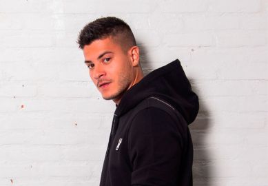 Arthur Aguiar fala do novo <i>EP</i> e ressalta influência de Mayra Cardi no trabalho: - <i>Ter duas mulheres em casa faz você enxergar o mundo de uma maneira diferente</i>