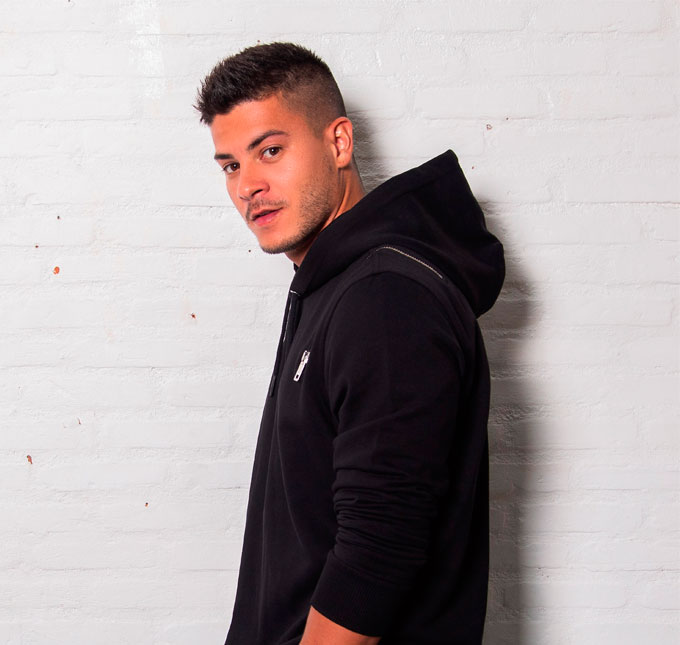 Arthur Aguiar fala do novo <i>EP</i> e ressalta influência de Mayra Cardi no trabalho: - <i>Ter duas mulheres em casa faz você enxergar o mundo de uma maneira diferente</i>