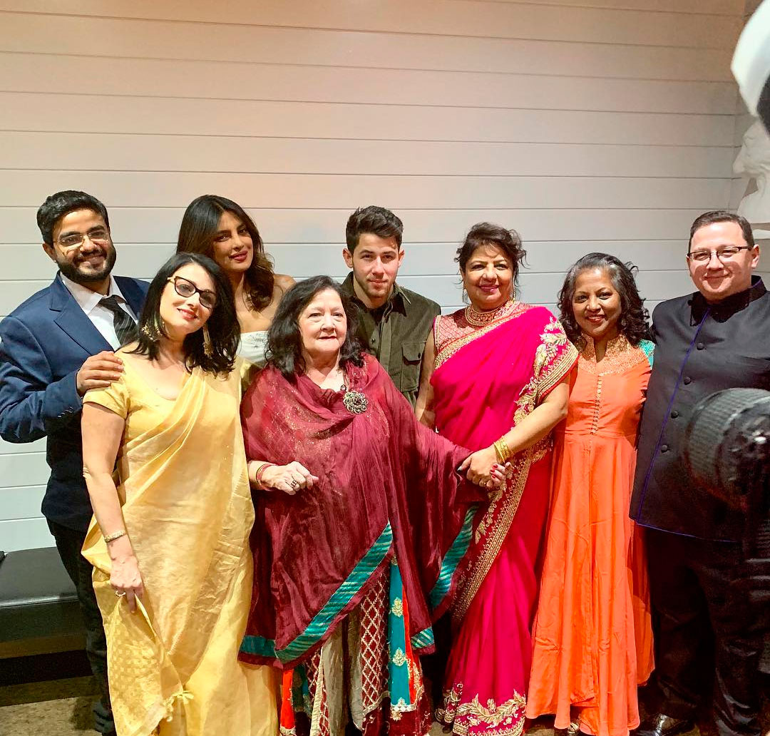 Nick Jonas e Priyanka Chopra realizam terceira festa de casamento com direito a <I>show</I> de Joe Jonas, assista!