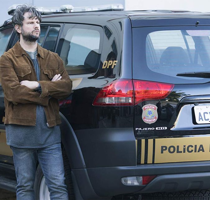 Outra série que vale citar é O Mecanismo, que traz como um dos principais nomes Selton Mello. A produção é inspirada nos bastidores da Operação Lava-Jato, que visa investigar políticos envolvidos em lavagem de dinheiro no Brasil. Outra série que vale citar é O Mecanismo, que traz como um dos principais nomes Selton Mello. A produção é inspirada nos bastidores da Operação Lava-Jato, que visa investigar políticos envolvidos em lavagem de dinheiro no Brasil.