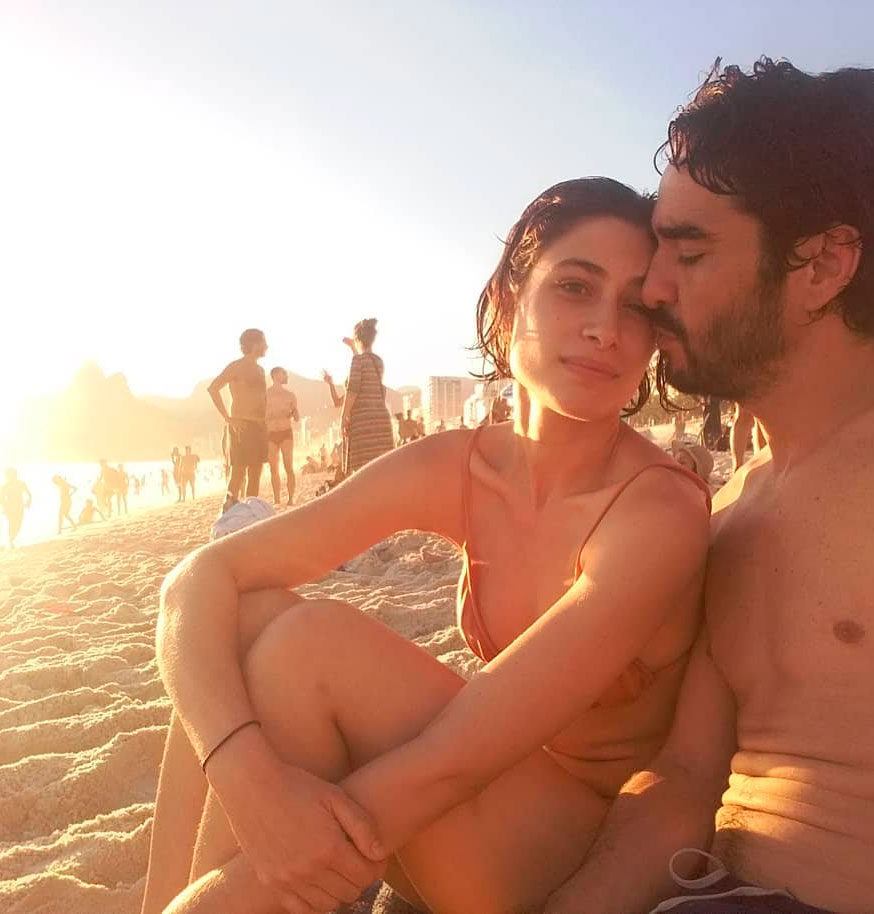Caio Blat posta clique raro beijando a namorada, Luisa Arraes: <I>Tudo é feliz</I>