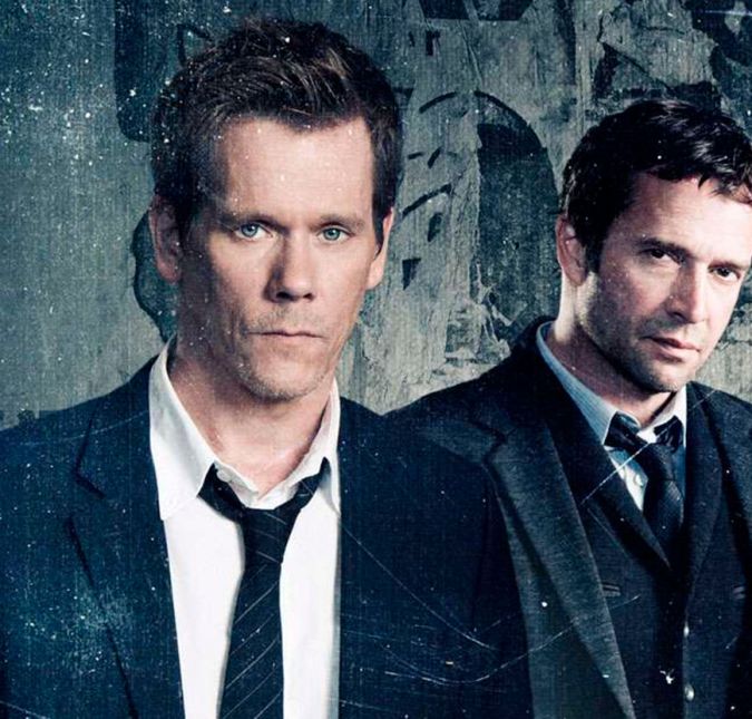 The Following conta a história do policial Ryan Hardy, que é chamado para recapturar o serial killer que prendeu no passado, Joe Carroll. Acontece que os dois têm uma história muito mais pessoal do que imaginam, já que Ryan se envolveu com a ex de Joe, Claire. The Following conta a história do policial Ryan Hardy, que é chamado para recapturar o serial killer que prendeu no passado, Joe Carroll. Acontece que os dois têm uma história muito mais pessoal do que imaginam, já que Ryan se envolveu com a ex de Joe, Claire.