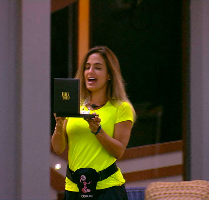 Tiago Leifert antecipa Carol como líder no <I>BBB19</i>, internautas apontam manipulação e Boninho se explica