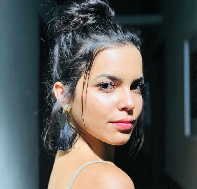 Mayla Araújo fala de suposta agressão que sofreu e declara: <i>- Falem bem, falem mal, mas falem de mim</i>