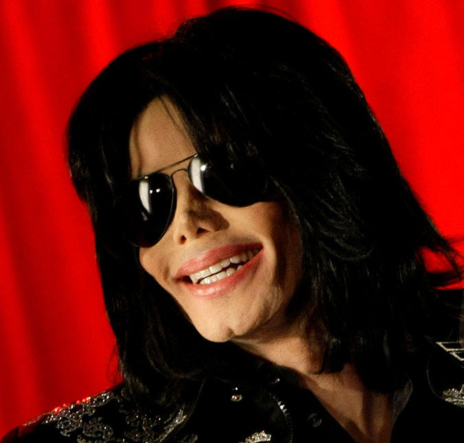 Michael Jackson é acusado de agredir Bubbles, seu chimpanzé de estimação