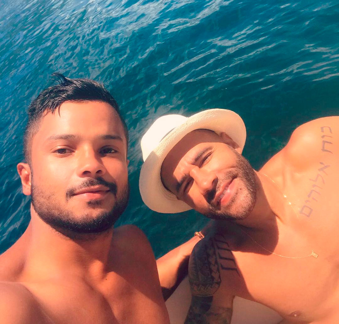 Comediante Rodrigo Sant'Anna se casa com roteirista Junior Figueiredo no Rio de Janeiro