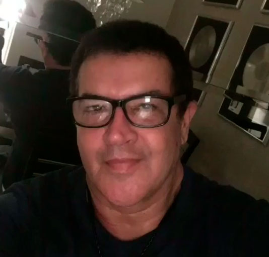 Beto Barbosa comemora música na novela e vitória contra o câncer!