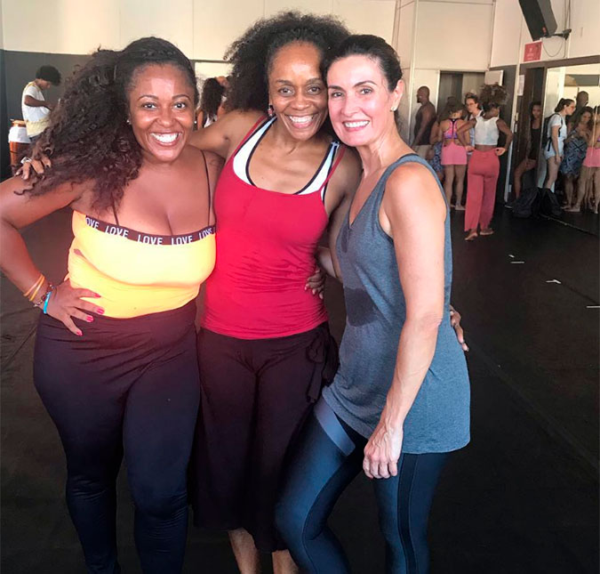 Na Bahia, Fátima Bernardes faz aula de dança afro: <i>Que honra</i>