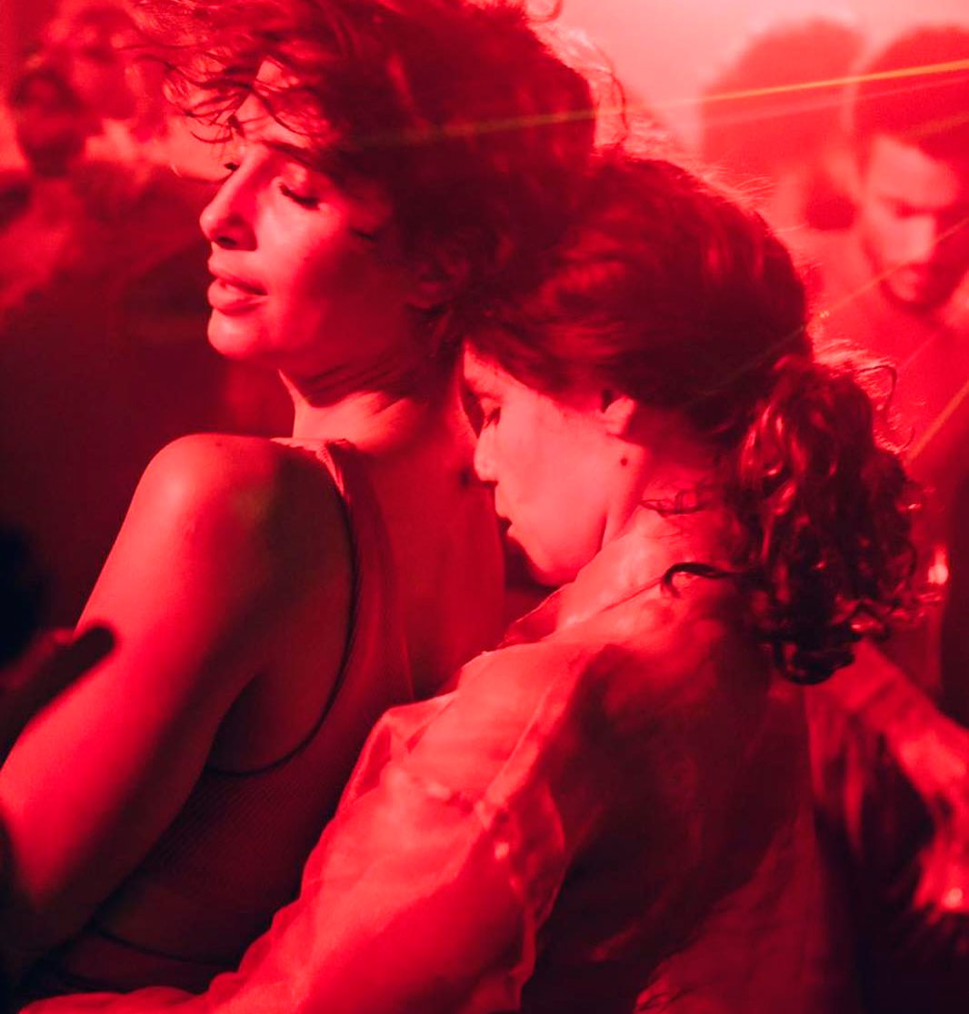 Camila Pitanga e Bruna Linzmeyer protagonizam cenas quentes no clipe de <I>Ninguém Perguntou de Você</I>, veja!