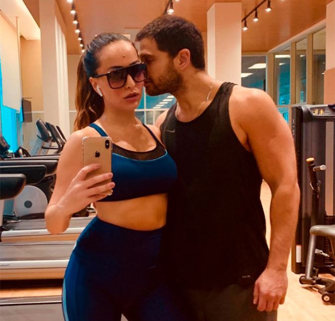Sabrina Sato e Duda Nagle também estão entre os pombinhos mais queridos pelo público. Eles sempre compartilham os momentos a dois, recebendo milhares de comentários de fãs que torcem por eles sempre juntos. Nas redes sociais, o ator até já provou que desde que eles começaram a se relacionar, não conseguem mais se desgrudar: Sempre juntos, em todas as fases, desde que nos conhecemos, não desgrudamos. Força amor!, escreveu Duda na legenda do clique acima.