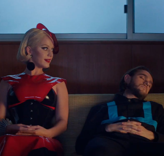 Katy Perry vira uma namorada-robô bizarra em seu novo clipe, assista!