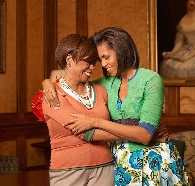 Michelle Obama mostra troca de mensagens divertidas com sua mãe e recebe alfinetada dela, entenda!