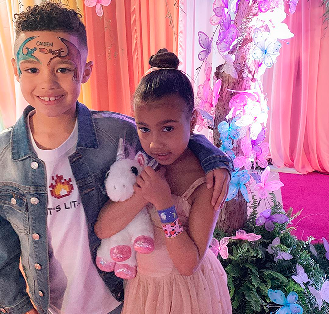 Com cinco anos de idade, filha de Kim Kardashian ganha joia de <i>Valentine's Day</i> do namorado