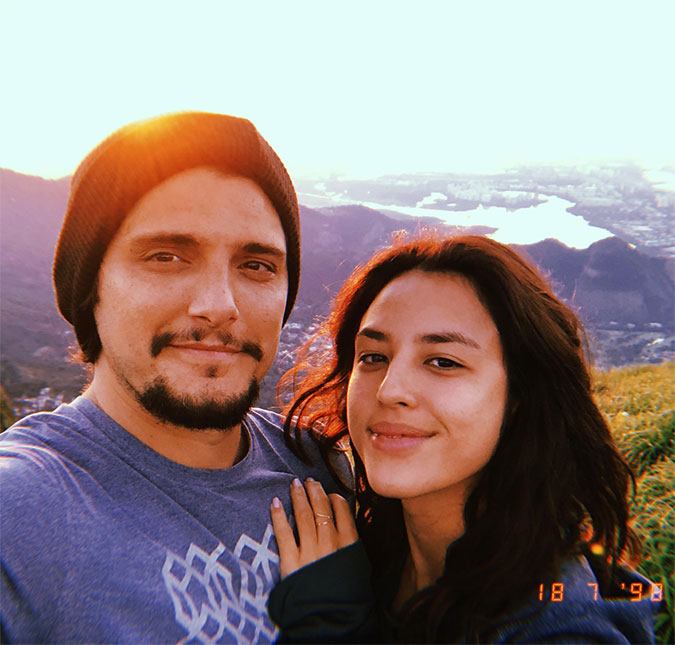 Bruno Gissoni se revolta com seguidora que acusa Yanna Lavigne de traição: <i>O mundo tá doente</i>