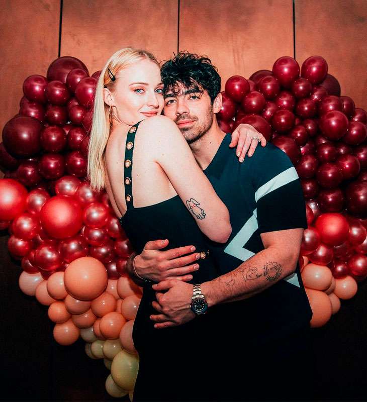 Sophie Turner e Joe Jonas se casam em Las Vegas com um cover de Elvis Presley