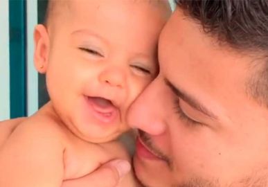 Arthur Aguiar ganha beijinhos da filha em vídeo fofo, assista!