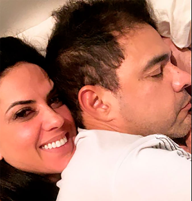 Graciele Lacerda posta foto <I>de conchinha</I> com Zezé Di Camargo: <I>Muito amor</I>