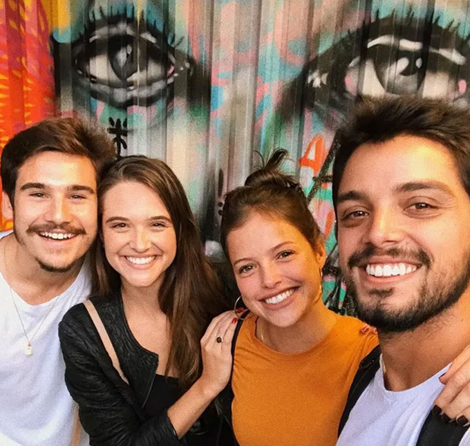 Agatha Moreira, Rodrigo Simas, Juliana Paiva e Nicolas Prattes se reúnem em encontro de casais