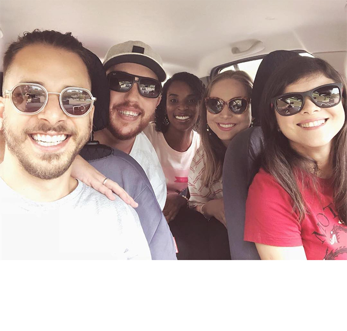 Junior Lima pega carona com fãs e recebe declaração de fã: <i>Te amo tanto que nem sei!</i>