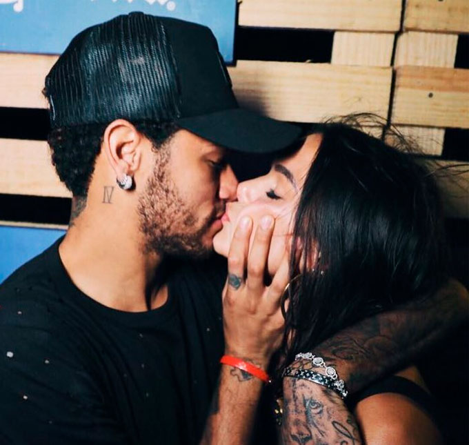 Bruna Marquezine e Neymar negam que teriam desarquivado fotos por causa de acordo comercial