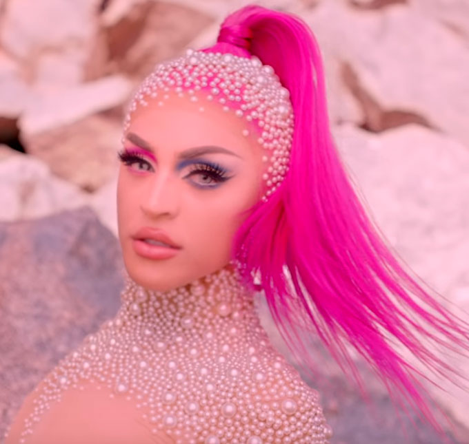Pabllo Vittar rebola muito em planeta desconhecido no <i>hit Buzina</i>, assista ao vídeo!