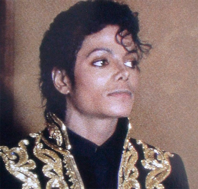 Suposta vítima de Michael Jackson diz que era <I>recompensado</I> com joias após atos sexuais: <I>- Uma parte de mim morreu</I>