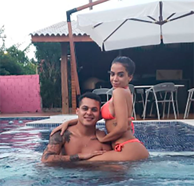 Anitta Amanhece Curtindo Piscina Carerrima Da Casa Que Alugou Em Salvador Estrelando