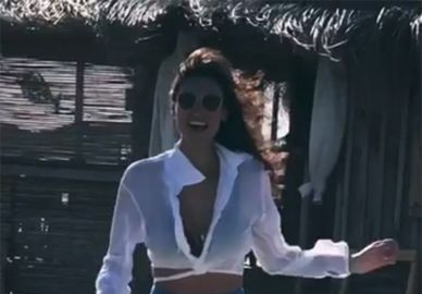Débora Nascimento aparece sorridente em vídeo de viagem após separação de José Loreto