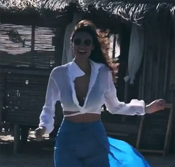 Débora Nascimento aparece sorridente em vídeo de viagem após separação de José Loreto