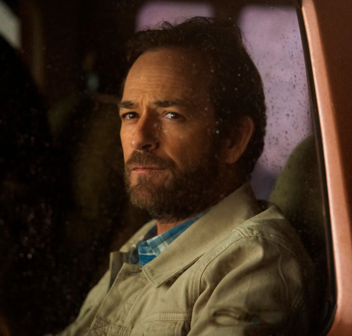 Família de Luke Perry decidiu pelo desligamento dos aparelhos que o mantinham vivo após o AVC, diz <I>site</I>