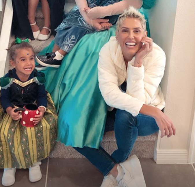 Deborah Secco se encontra com Larissa Manoela e as duas se divertem em Orlando