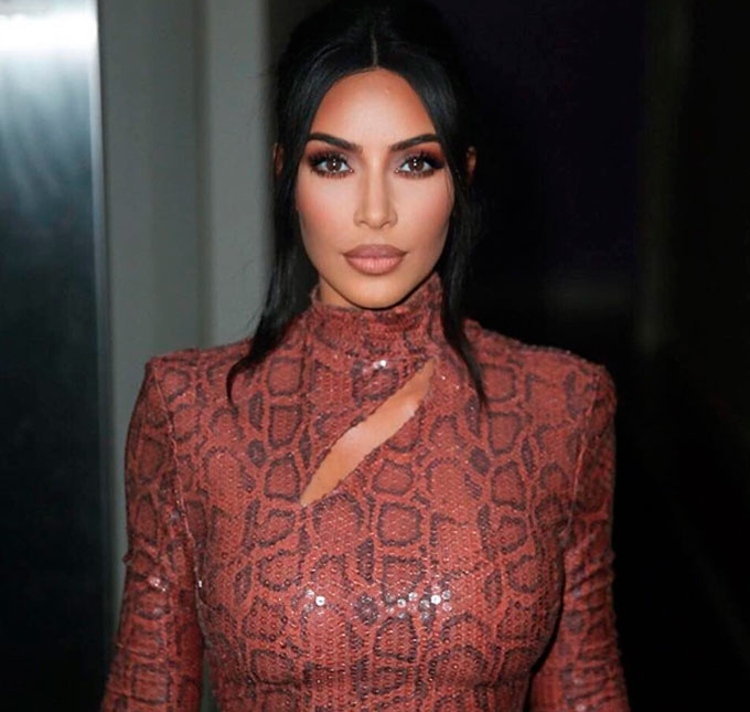 Kim Kardashian sofre segundo ataque de pânico ao voltar à Paris após ter sido feita refém, diz <i>site</i>