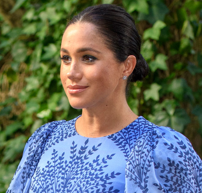 Meghan Markle é foco de ataques virtuais racistas e família real toma atitude, diz <i>site</i>