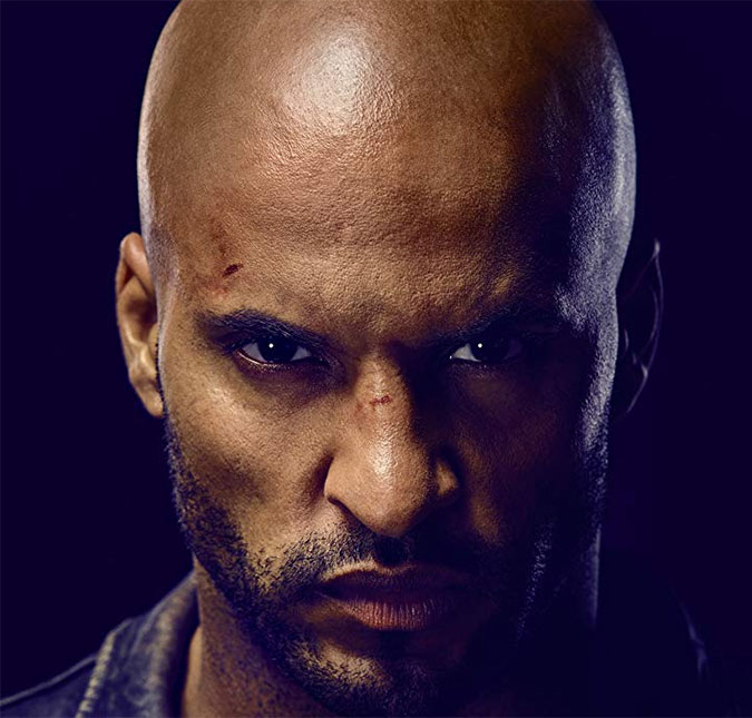 Ricky Whittle dá detalhes sobre a segunda temporada de <i>American Gods: - É ainda maior e melhor</i>