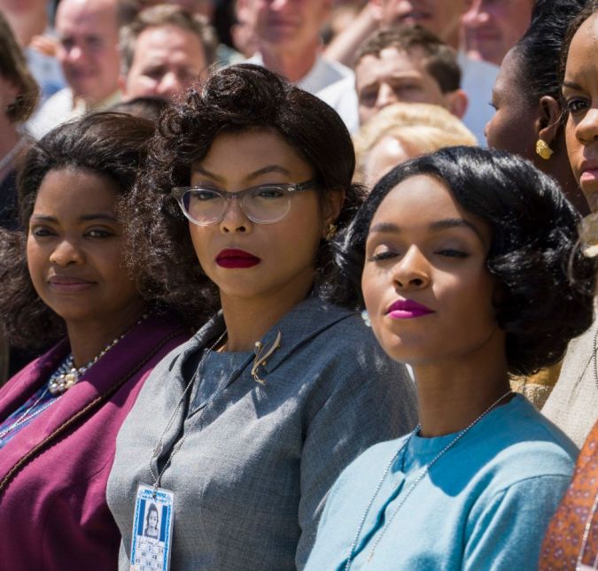 E não só de homens vive a ciência! Estrelas Além do Tempo conta a história de três matemáticas que trabalharam na NASA durante a Guerra Fria, entre os Estados Unidos e a União Soviética. Octavia Spencer vive Dorothy Vaughan, Taraji P. Henson interpreta Katherine Johnson e Janelle Monáe dá vida à Mary Jackson. O longa, além de mostrar a genialidade das três cientistas, também retrata as dificuldades que elas enfrentaram na carreira, já que, na época, os EUA estavam passando por um período de forte segregação racial, e elas eram obrigadas a trabalhar sob condições bem inferiores as dos matemáticos homens e brancos.