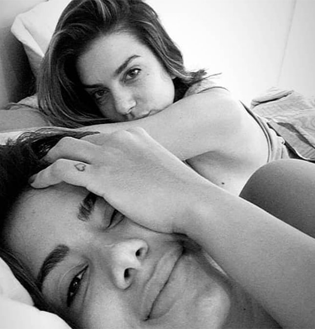 Anitta posta foto deitada com suposto <i>affair</i> de J Balvin