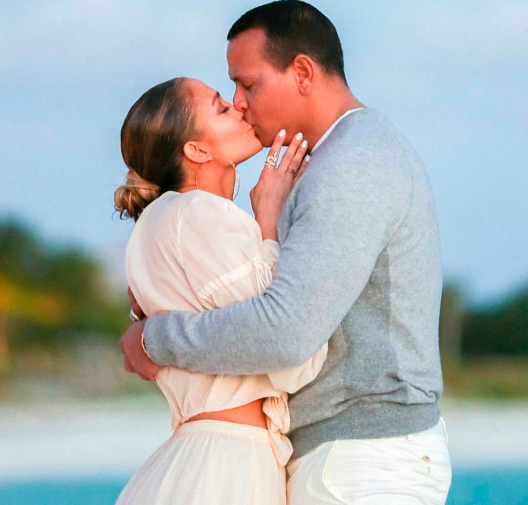 Depois de anunciar noivado, Alex Rodriguez é acusado de trair Jennifer Lopez!