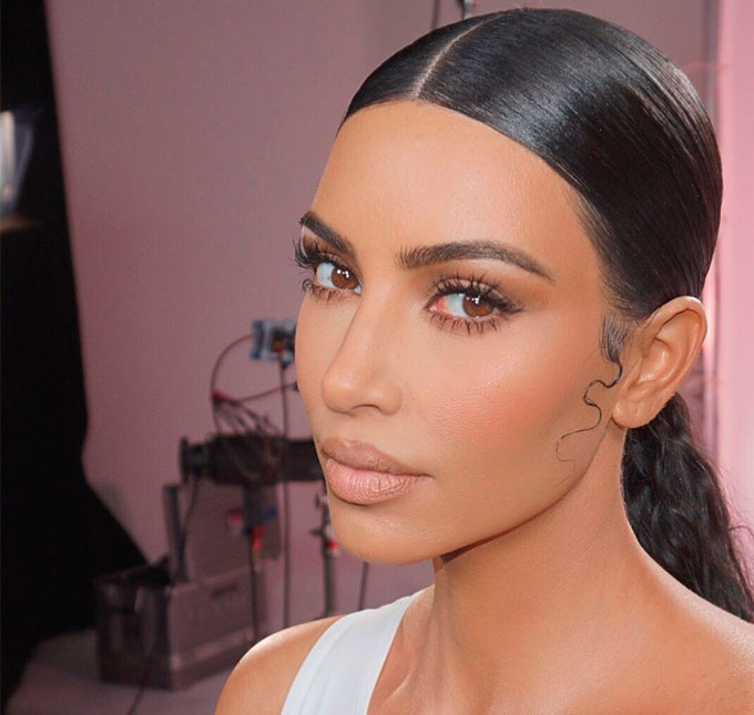Kim Kardashian surpreende ao mostrar sua doença de pele autoimune: <I>Rosto de psoríase</I>