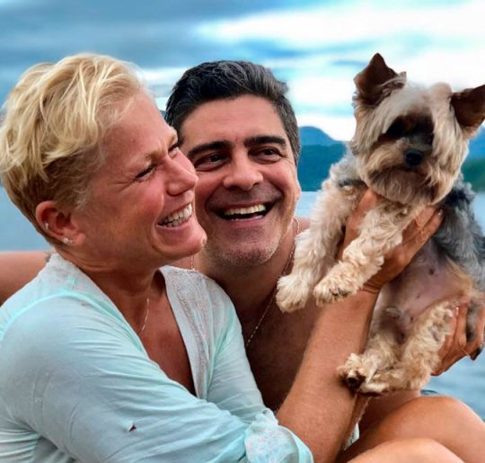 Junno Andrade faz emocionante homenagem ao cachorrinho de Xuxa: Obrigado  por nos proteger tanto - Estrelando