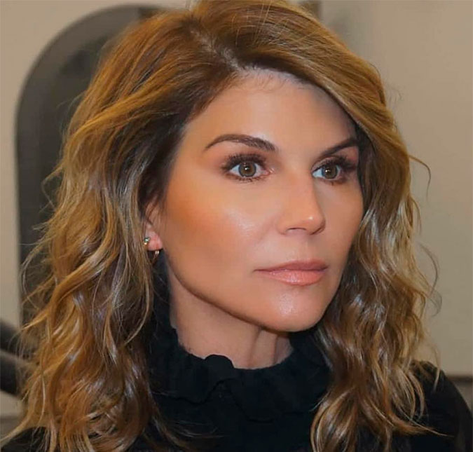 Lori Loughlin é presa após ser acusada de comprar vagas em universidades para as filhas