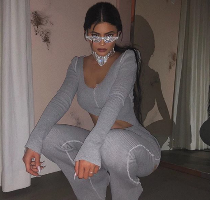Kylie Jenner afirma que mancha encontrada em sua parede na verdade é ouro